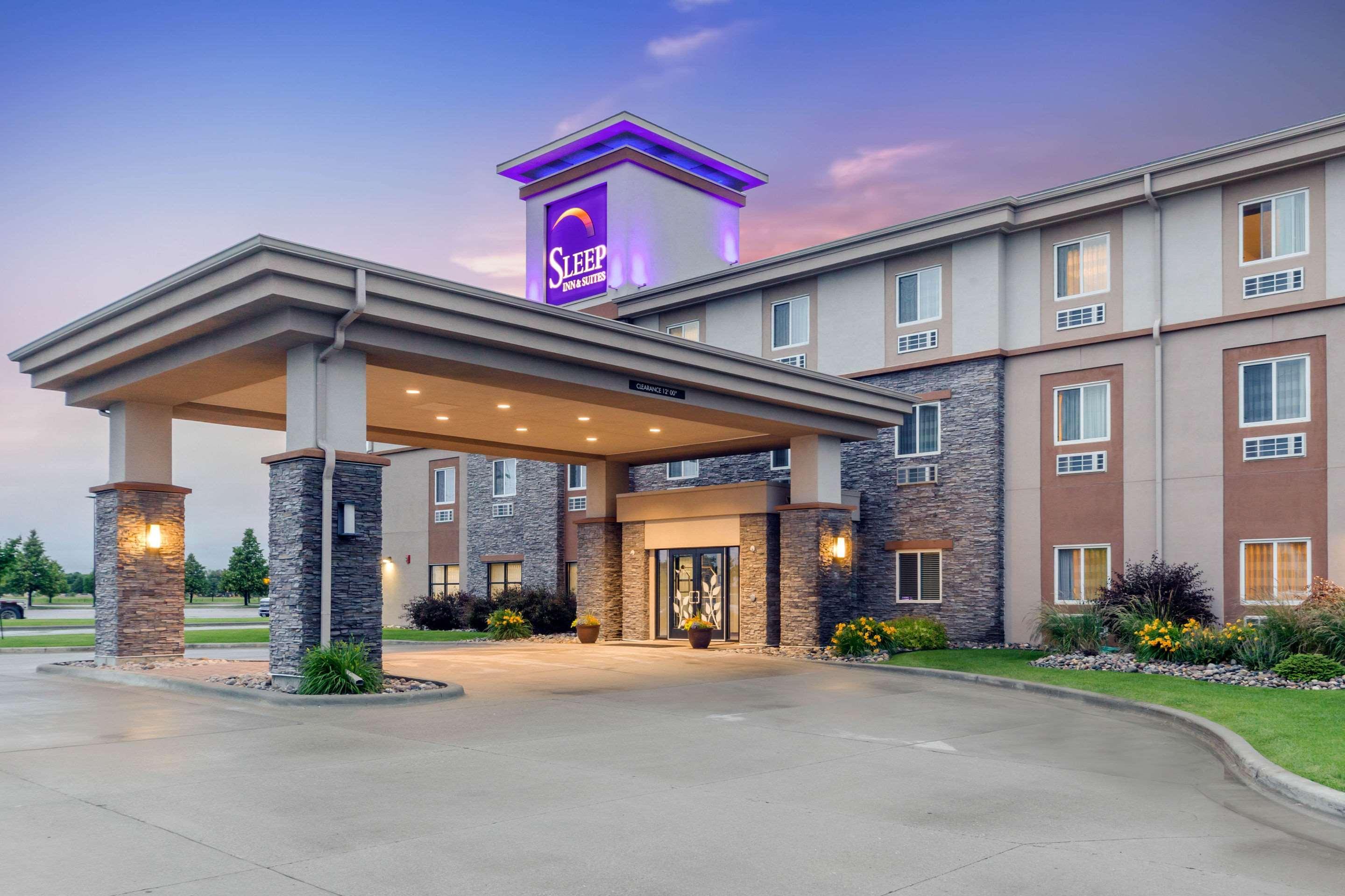 Sleep Inn & Suites Grand Forks Near Alerus Center Exterior photo